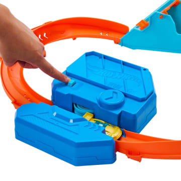 Hot Wheels Track Creator Boosted Jump Speedway Set With 1:64 Scale Toy Car & Motorized Booster - Imagen 3 de 6