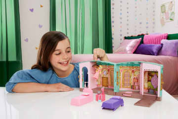 Universal Pictures’ Wicked So Popular Dorm Small Doll Playset With 3 Play Spaces & 10 Total Pieces - Imagen 2 de 6