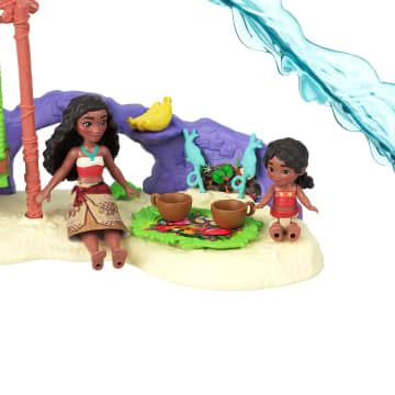 Disney Moana 2 Toys, Moana's Island Adventure Playset With 2 Small Dolls, 2 Friends & 8 Accessories