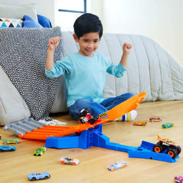 Hot Wheels Monster Trucks Pista de Juguete Carrera de Destrucción - Image 2 of 6