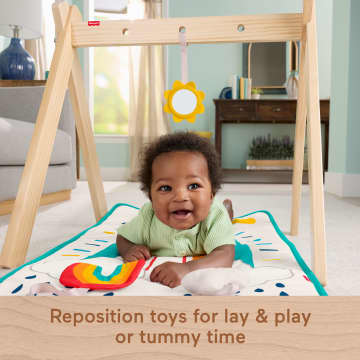 Fisher-Price Wooden Activity Gym, Wood Frame With 3 Sensory Toys & Mat For Newborn Babies - Imagen 4 de 6