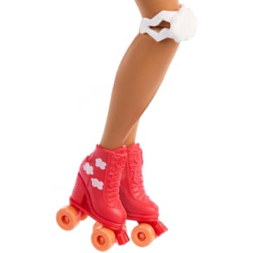 Barbie  Équipe de Rêve  Poupée  Teresa Patins à Roulettes - Image 4 of 6