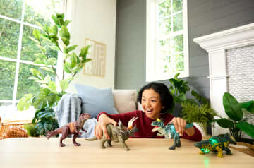 JURASSIC WORLD WILD ROAR Triceratops | Mattel
