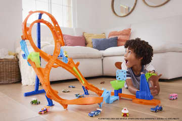Hot Wheels Track Set With 1 Hot Wheels Car, Figure-8 Track Set - Image 2 of 6