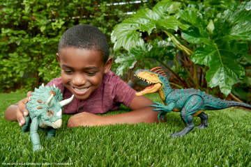 Jurassic World Gigantic Trackers Neovenator Dinosaur Action Figure Toy, Large Species - Image 2 of 6