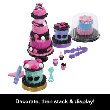 Monster High Scary Sweet Birthday Cake Kit With Clawdeen Wolf Doll And 20+ Decorating Accessories - Imagen 5 de 6