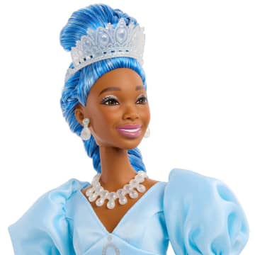 Disney descendants: The Rise Of Red  Poupée Mode  Reine Cendrillon - Image 3 of 6