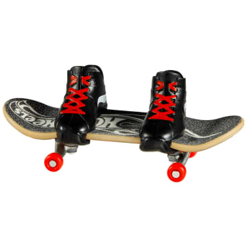 Hot Wheels Skate Veículo de Brinquedo Skateboard HALL OF FLAME™ com Tênis - Imagen 3 de 4