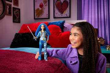Disney Descendants: The Rise Of Red Fashion Doll - Princess Chloe Charming, Daughter Of Cinderella - Image 2 of 6
