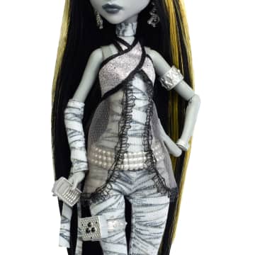 Monster High Reel Drama Cleo De Nile Black And White Reproduction Collector Doll With Poster - Image 3 of 6