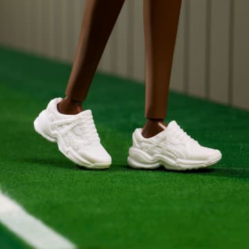 Barbie Inspiring Women Series, Venus Williams Fashion Doll With Signature Tennis Uniform - Imagem 5 de 6