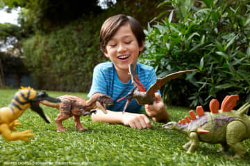 Jurassic World Chaos Theory Wild Roar Kryptops Action Figure, Strike Attack & Sound Dinosaur Toy