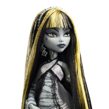 Monster High Reel Drama Cleo De Nile Black And White Reproduction Collector Doll With Poster