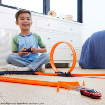 Hot Wheels RC 1:64 Ferrari Sf90 Stradale Assetto Fiorano Battery-Powered Remote-Control Car - Imagen 2 de 6