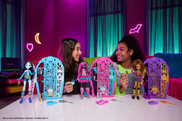 Monster High Skulltimate Secrets Hauntlywood Mysteries Doll, Frankie Stein With 19+ Surprises - Imagen 2 de 6