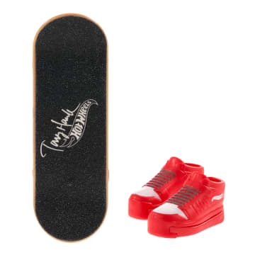 Hot Wheels Skate Vehículo de Juguete Patineta SKELETOS™ con Tenis - Image 3 of 4