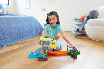 Hot Wheels RacerVerse Pista de Juguete Jurassic World