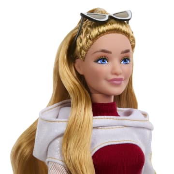 Disney Zombies 4: Dawn Of The Vampires Nova Bright Doll - Imagen 3 de 6