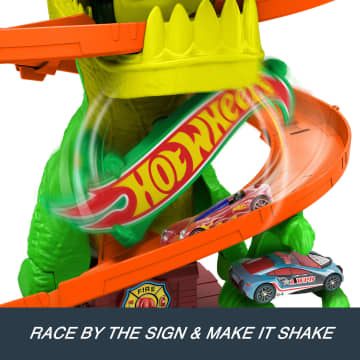 Hot Wheels City T-Rex Blaze Battle Playset & 1:64 Scale Die-Cast Car, Dinosaur Nemesis - Imagem 5 de 6