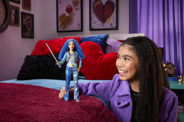 Disney Descendentes: A Ascensão de Copas Boneca Princesa Chloe Charming, Filha da Cinderela - Imagem 2 de 6