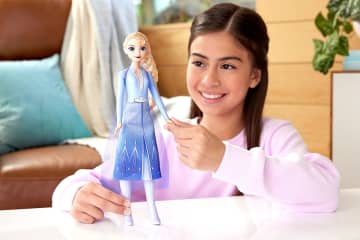 Disney Frozen Singing Adventure Elsa Doll Sings “Into The Unknown” From Disney Frozen 2 Movie - Imagem 2 de 6