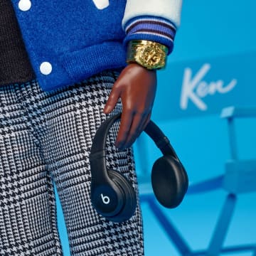 Barbie Signature Lebron James Kenbassadors Doll Collectible With Varsity Jacket Outfit & Accessories - Coming Soon - Imagem 5 de 6