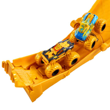HOT WHEELS Monster Trucks DUAL TERRAIN RACEWAY | Mattel
