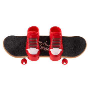 Hot Wheels Skate Vehículo de Juguete Patineta SKELETOS™ con Tenis - Image 2 of 4
