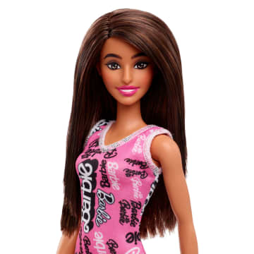 Barbie Poupée Mode Cheveux Bruns Lissés, Robe Rose à Logos, Chaussures - Image 2 of 6