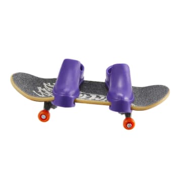 Hot Wheels Skate Veículo de Brinquedo Skateboard Tribal Domination™ com Tenis