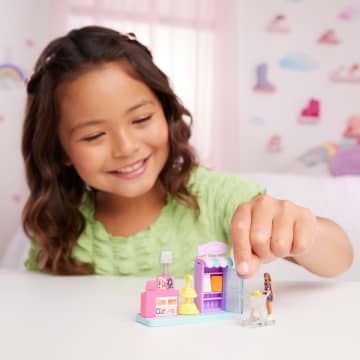 Barbie Mini Barbieland Collectible Supermarket Playset With 1.5-inch Barbie Doll, interactive Play Areas For Storytelling Fun - Imagen 2 de 6