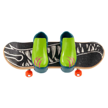 Hot Wheels Skate Vehículo de Juguete Patineta WICKED INTRUDER™ con Tenis