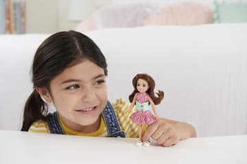 Barbie Chelsea Poupée, Orthèse Pour Courbure du Dos de Scoliose - Imagen 2 de 6