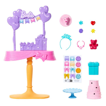 Barbie World Birthday Party Set With Doll Accessories Including Cake, Presents, & Sticker Sheet - Imagem 5 de 5