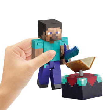 Minecraft Diamond Level Steve Action Figure, 3 Accessories, 5.5-in Collector Scale - Imagen 2 de 6