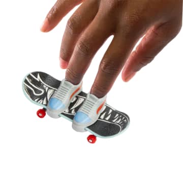Hot Wheels Skate Veículo de Brinquedo Skateboard KOALATTACK™ com Tênis - Image 3 of 5