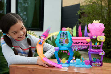 Dreamworks Trolls Band Together Mount Rageous Small Doll Playset
