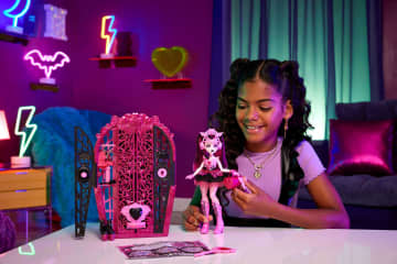 Monster High Skulltimate Secrets Monster Mysteries Playset, Draculaura Doll With 19+ Surprises - Image 2 of 6