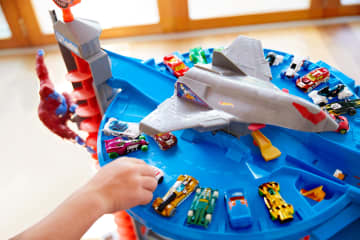 Hot Wheels Track Set With 4 1:64 Scale Toy Cars, Super Ultimate Garage, Over 3-Feet Tall