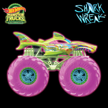 Hot Wheels Monster Trucks Die-Cast 1:64 Scale Toy Truck That Glows in The Dark - Imagen 3 de 6