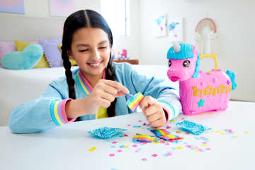 Polly Pocket Coffret Licorne Place à La Fête, 2Micro-Poup., 25Acc. - Image 2 of 4
