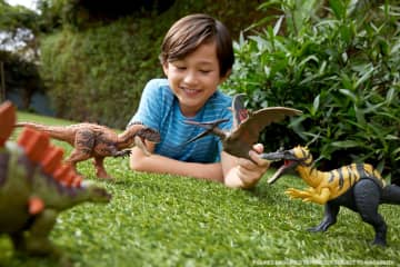 Jurassic World Chaos Theory Wild Roar Kentrosaurus Action Figure, Strike Attack & Sound Dinosaur Toy