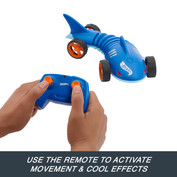 Hot Wheels RC 1:15 Scale Shark Speeder, Battery-Powered Remote-Control Vehicle - Imagem 4 de 6