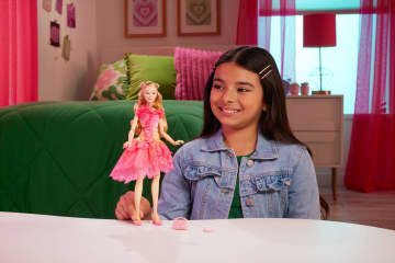 Universal Pictures’ Wicked Glinda Fashion Doll With Removable Fashions & Accessories - Imagen 2 de 6