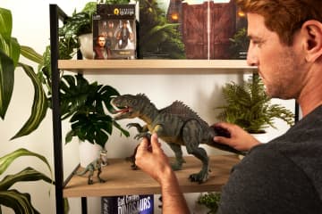 Jurassic World Dominion Hammond Collection Giganotosaurus Dinosaur Figure Collectible Toy
