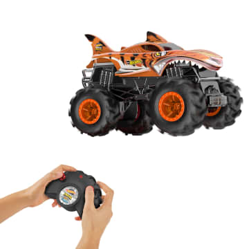 Hot Wheels Monster Trucks Téléguidé Hw Tiger Shark Rc, Échelle1:24 - Image 2 of 6