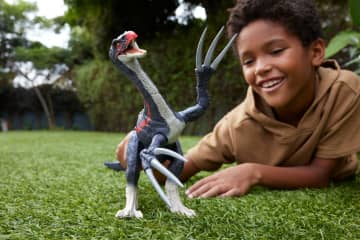 Jurassic World Slash N Roar Therizinosaurus Dinosaur Figure, Attack & Sound Toy, Chaos Theory - Imagen 2 de 6