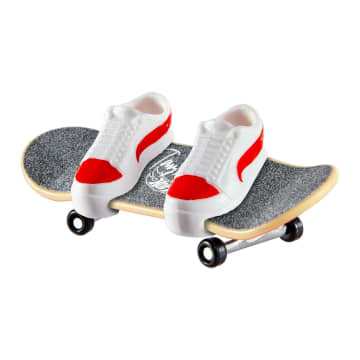 Hot Wheels Skate Tony Hawk Fingerboards & Skate Shoes Multipack - Image 6 of 6