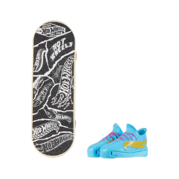 Hot Wheels Skate Vehículo de Juguete Patineta Skully Man con Tenis - Image 3 of 4