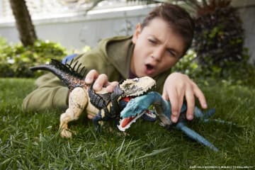 Jurassic World: Chaos Theory Gigantic Trackers Dinosaur Action Figure, Large Species With 2 Rampage Attacks